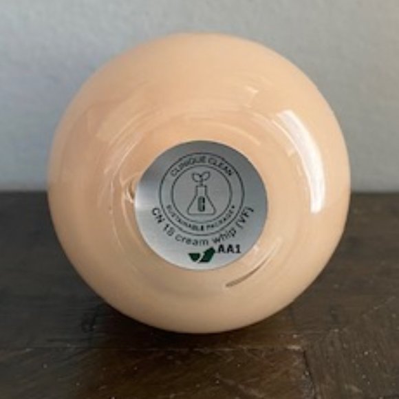 Clinique Even Better Clinical Serum Foundation SPF 25, CN 18 Cream Whip - Picture 4 of 7